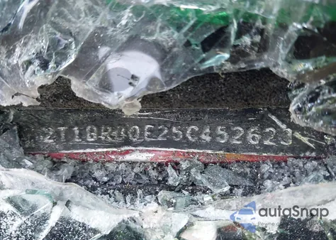 2005 Toyota Corolla Le z USA, uszkodzony, nr VIN 2T1BR30E25C452623